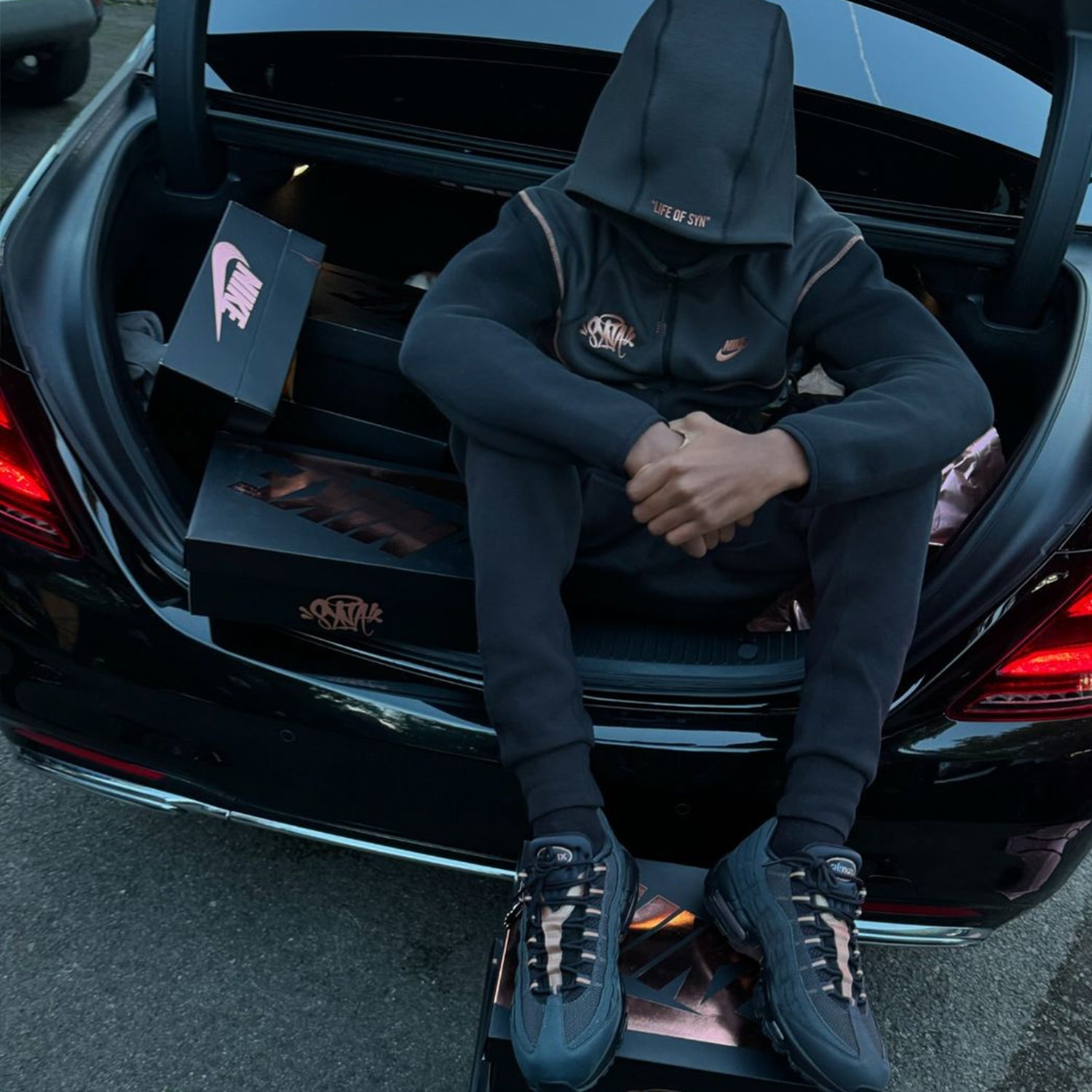 Nike x Syna World Tech Fleece Zip-Up Hoodie - Black / Bronze - Soles - Nike - nike - Jordan - sneakers - Schuhe - Dunk - Women - Frauen - Herren - High - Mid
